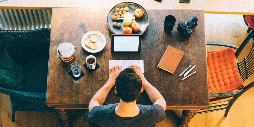 Autorin recherchiert passenden Verlag für ihr Buch