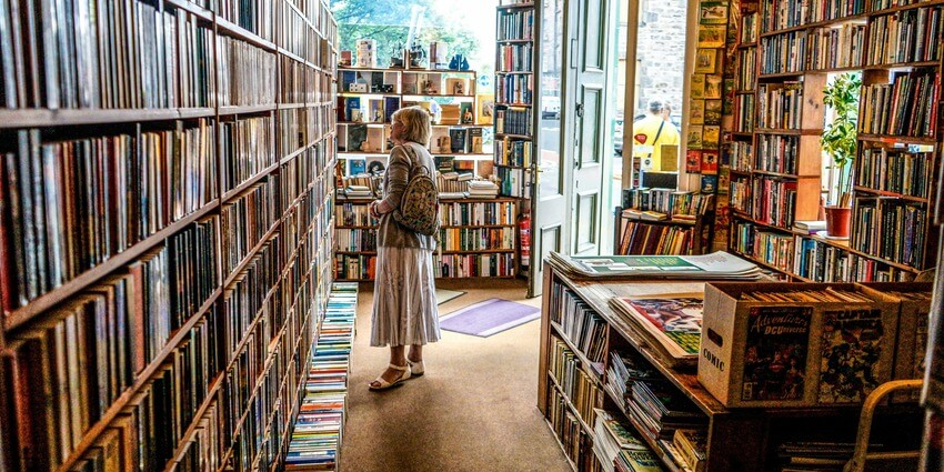 Autorin recherchiert passenden Verlag für ihr Buch